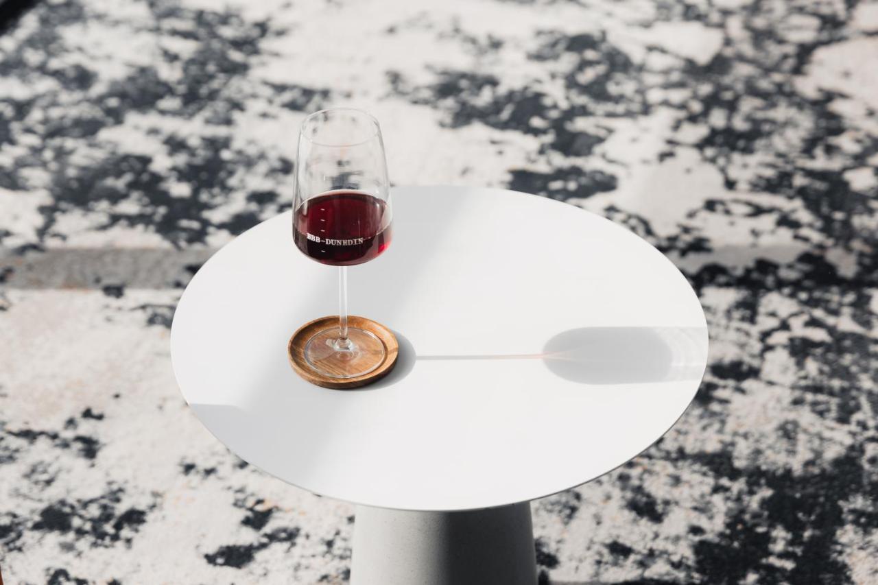 Ebb-Dunedin Kültér fotó A wine glass coaster