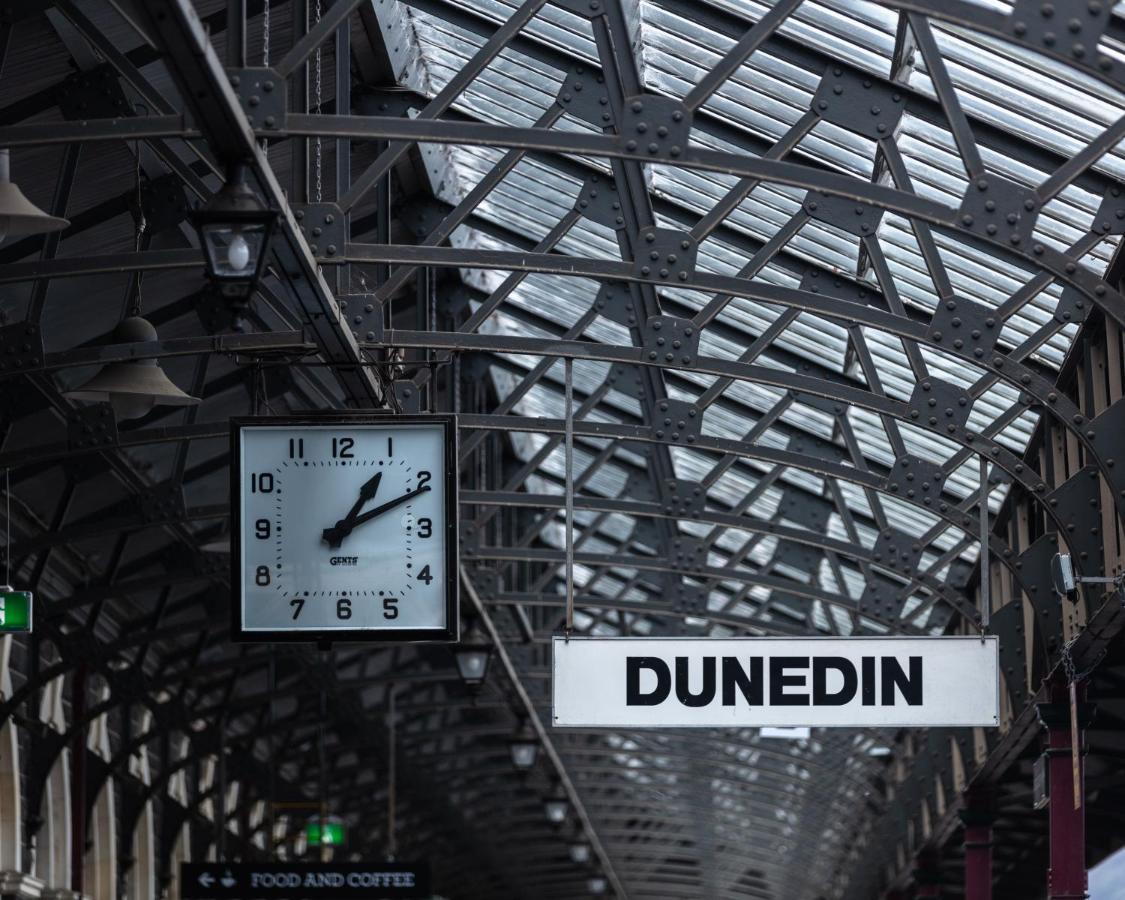Ebb-Dunedin Kültér fotó The clock at Dunedin railway station