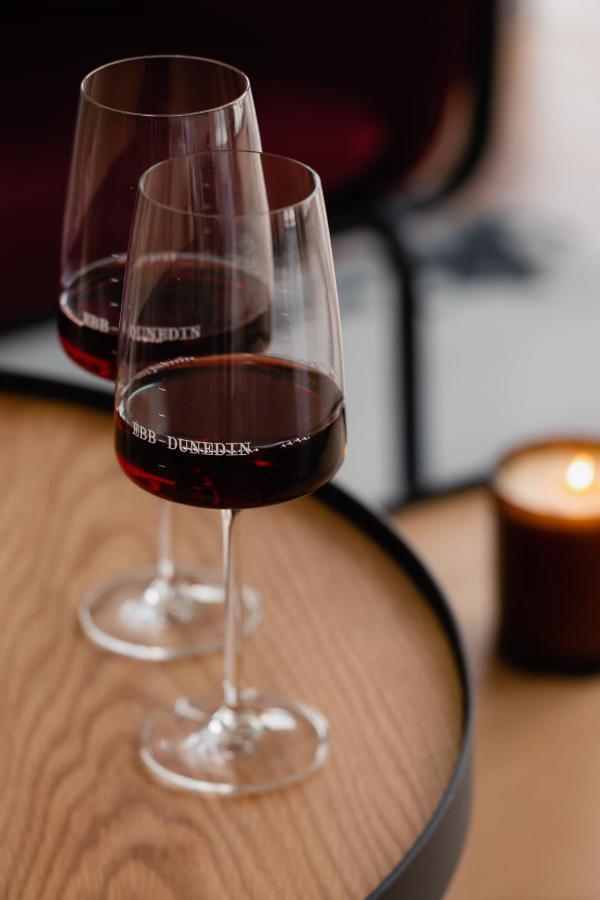Ebb-Dunedin Kültér fotó A glass of red wine