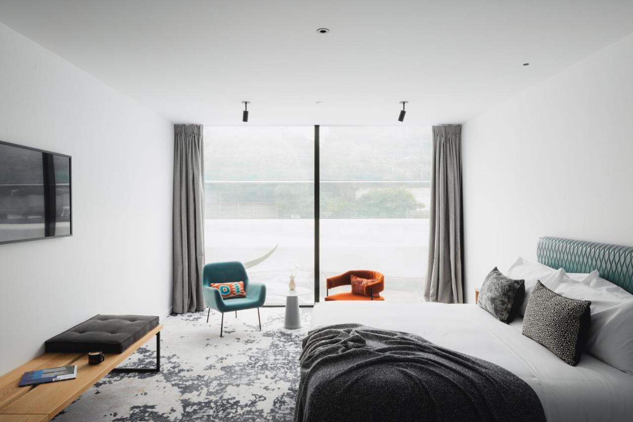 Ebb-Dunedin Kültér fotó A room at the hotel