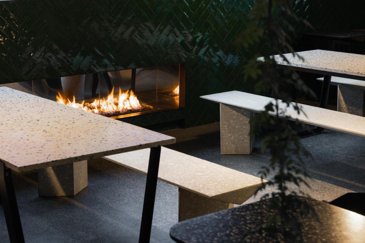 Ebb-Dunedin Kültér fotó The outdoor fireplace at the restaurant